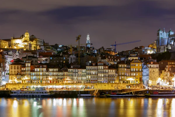 Porto. Quay à noite . — Fotografia de Stock