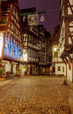 Strasbourg. Eski şehrin Petite France bölgesi.
