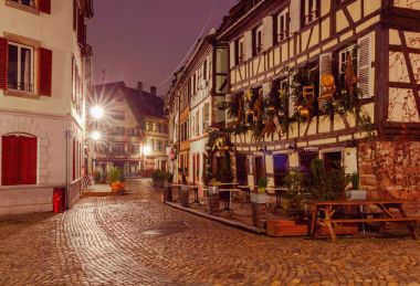 Strasbourg. Eski şehrin Petite France bölgesi.