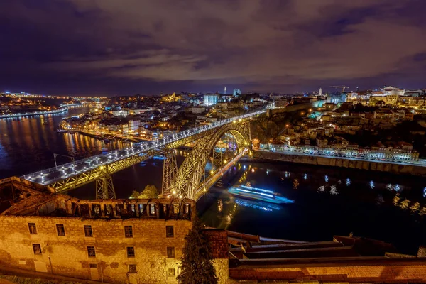 Порто. Міст Дон Луїс вночі. — стокове фото