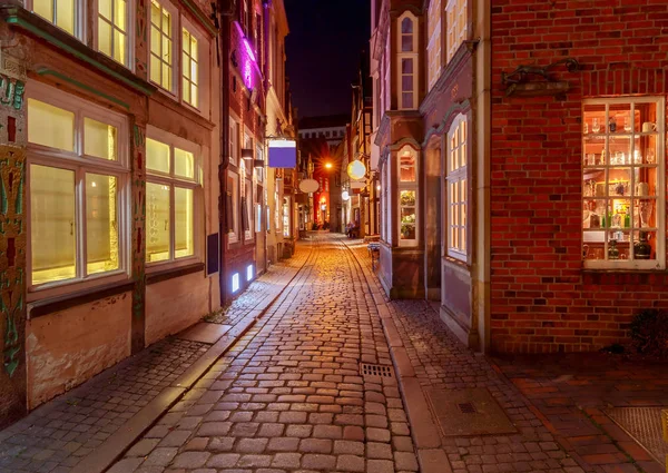 Bremen. Oude straat 's nachts. — Stockfoto