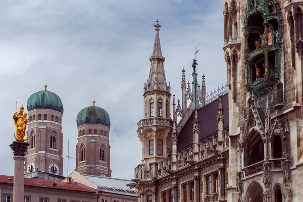 En Munich. Frauenkirche y la columna de Santa María . —  Fotos de Stock