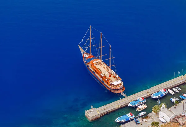 Fira. View of the old harbor. — Stock Photo, Image