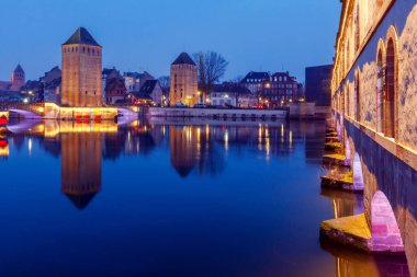 Strasbourg. Geceleri Vauban Barajı.