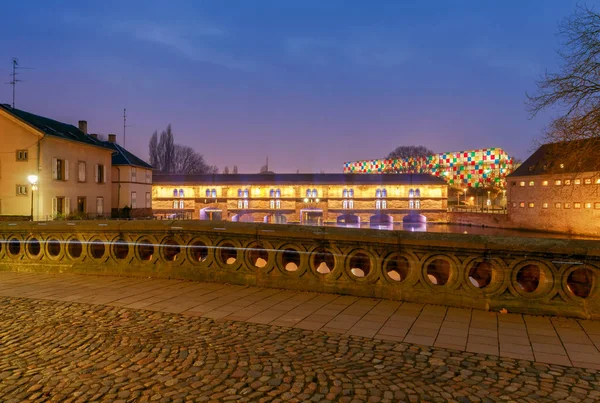 Straßburg. Varban-Staudamm bei Nacht. — Stockfoto