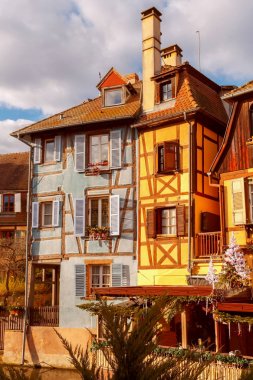 Colmar. Eski yarı ahşap evleri.