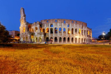 Roma. Günbatımı Coliseum'da.