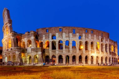 Roma. Günbatımı Coliseum'da.
