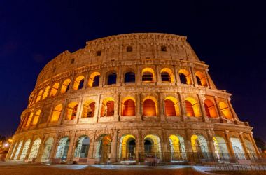 Roma. Günbatımı Coliseum'da.