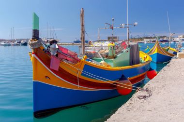 Malta. MARSAXLOKK. Geleneksel balıkçı tekneleri.