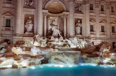 Roma. Trevi Çeşmesi.