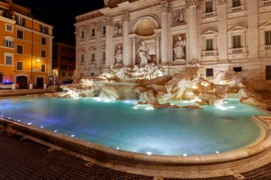Roma. Trevi Çeşmesi.