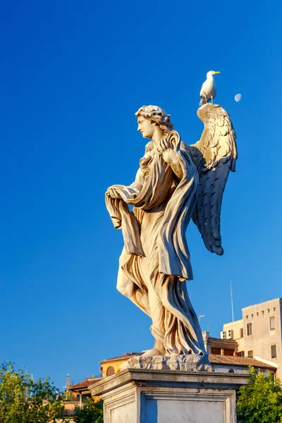 Roma. Estátua na ponte do santo anjo . — Fotografia de Stock