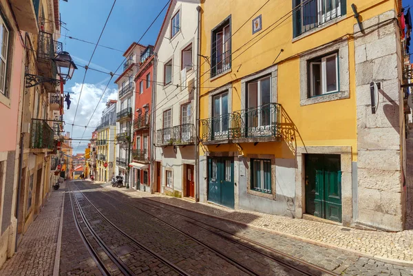 Lisszabon. Régi utcán. — Stock Fotó