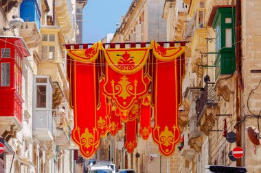 Valletta. St Augustine günü bayrakları.