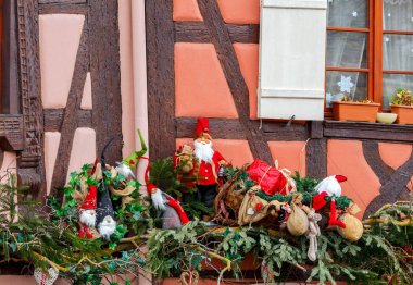 Colmar şehir Noel için dekore edilmiştir.