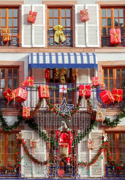 Den staden Colmar är inredd till jul. — Stockfoto