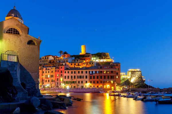 Vernazza. The old harbor at night. — Stock Photo, Image