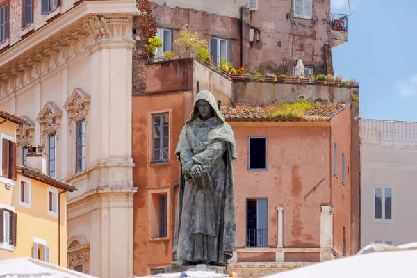 Rome. Monument to Giordano Bruno. — Stock Photo, Image