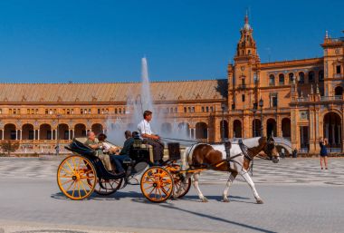 Seville. İspanyolca kare ya da Plaza de Espana.