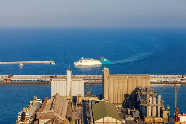 Barcelona. Blick auf den Seehafen. — Stockfoto