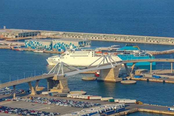 Barcelona. Blick auf den Seehafen. — Stockfoto