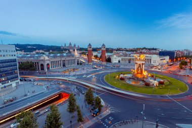 Barcelona. Gün batımında İspanya Meydanı.