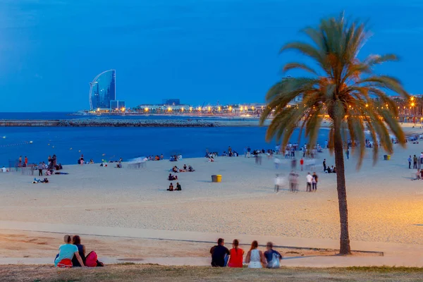 Barcelona. Şehir beach şafak.
