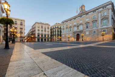Barcelona. St. Jamess Square şafak.
