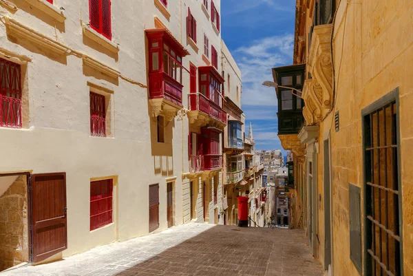 Valletta. An ancient medieval street. — Stock Photo, Image