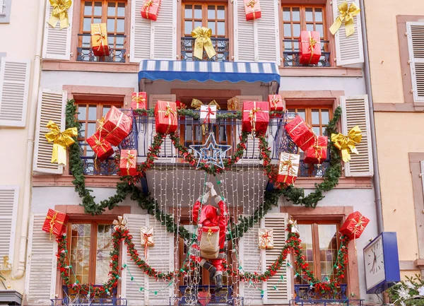 Den staden Colmar är inredd till jul. — Stockfoto