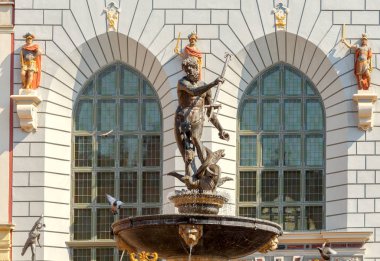 Gdansk. Neptün'ün heykel.