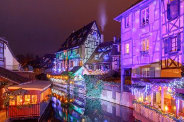 Noel arifesinde şehir Colmar Fransız.