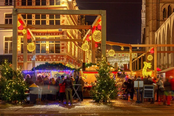 Das ist nicht der Fall. Innenstadt zu Weihnachten. — Stockfoto