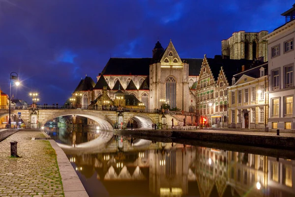 Gent. Beskåda av den gammala staden på natten. — Stockfoto