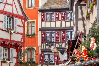 Colmar. Eski yarı ahşap evleri.