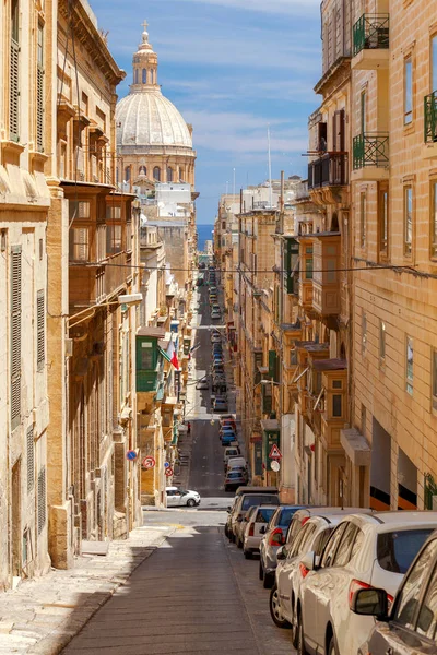 Valletta. Eski ortaçağ sokağı.