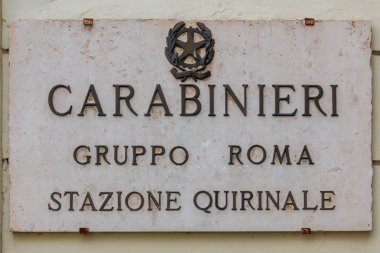 Roma. Yazıt polis işaretiyle.