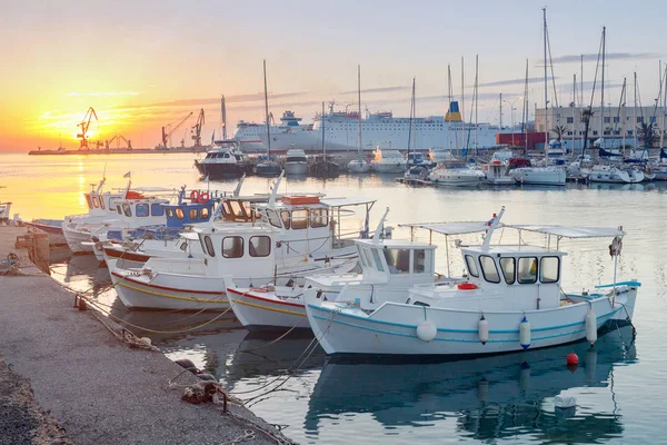 Heraklion. Fishing boats in the old port. — Stock Photo, Image