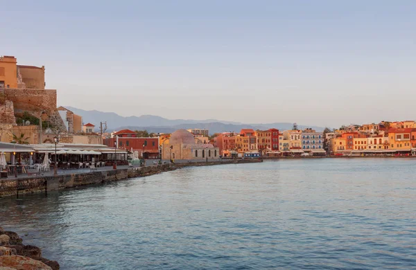 Chania. El viejo puerto al amanecer . —  Fotos de Stock