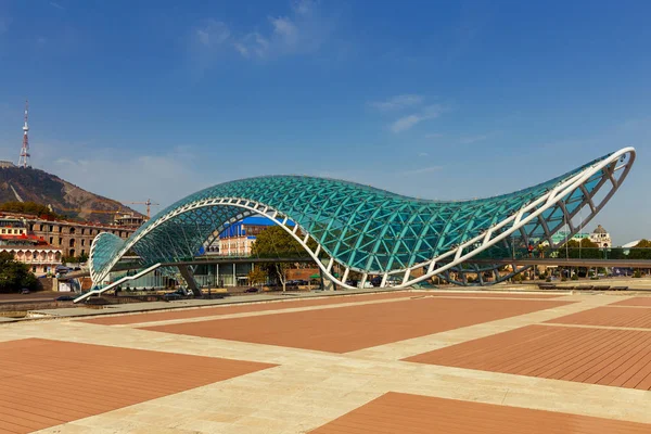 Tbilisi. Bridge of peace. — Stock Photo, Image