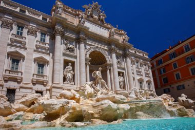 Roma. Trevi Çeşmesi.