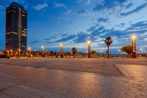 Barcelona. Puerto olímpico al amanecer . — Foto de Stock