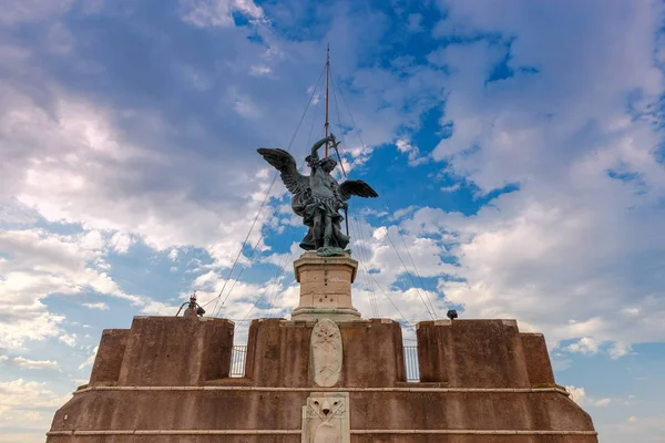En Roma. Una estatua de un ángel . —  Fotos de Stock