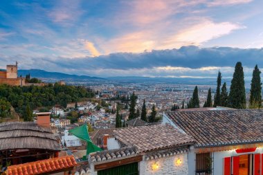 Granada. Kale ve Sarayı karmaşık Alhambra.