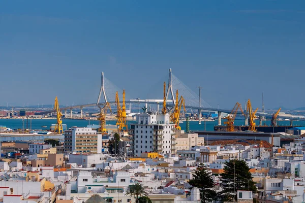 Cadiz. Köprü Anayasanın.