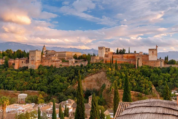 Granada. Kale ve Sarayı karmaşık Alhambra.