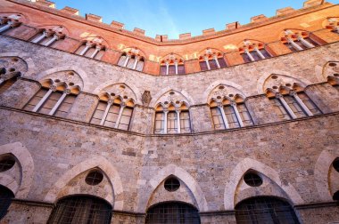 Siena. Cepheler eski evler.