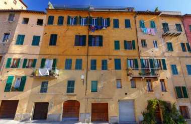 Siena. Cepheler eski evler.