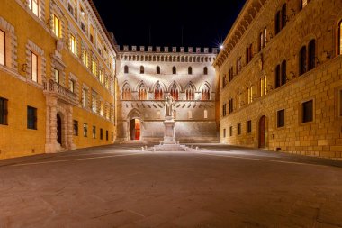Siena. Square Salimbeni.